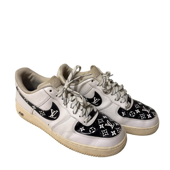 Nike Custom Black and white Sneakers - Picture 12 of 16